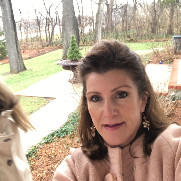 Meet your Posher, Michelle - Picture 1 of 1